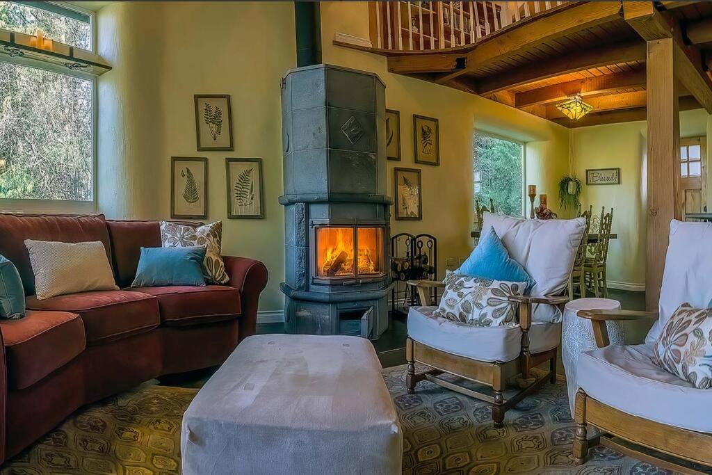 European Style Straw Bale Retreat Villa Ашленд Екстериор снимка