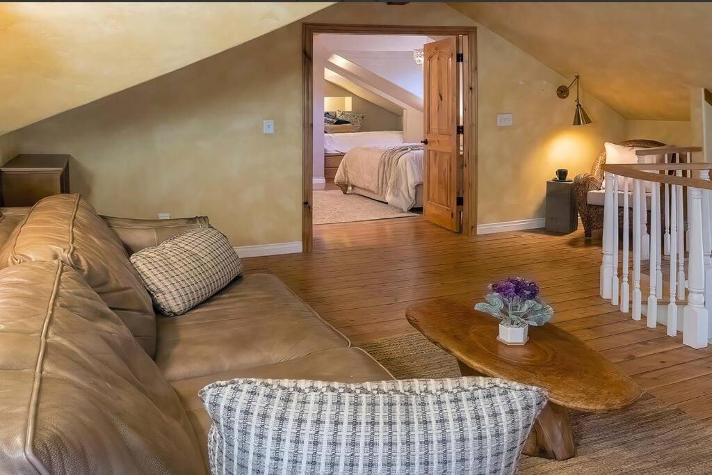 European Style Straw Bale Retreat Villa Ашленд Екстериор снимка