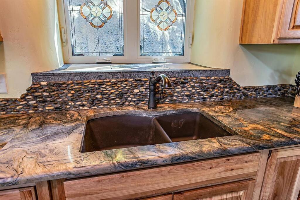 European Style Straw Bale Retreat Villa Ашленд Екстериор снимка