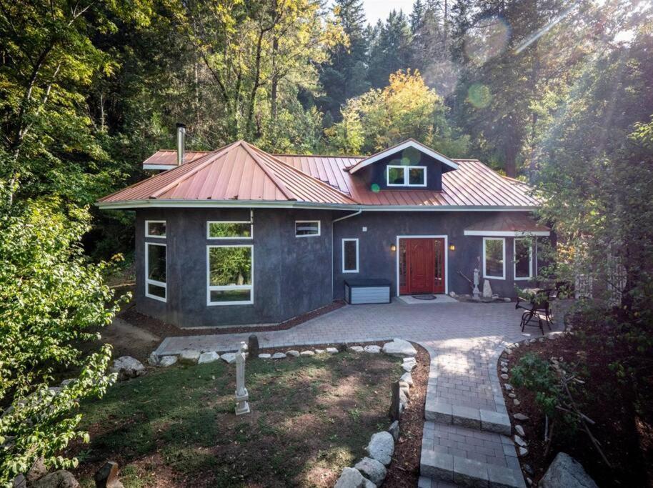 European Style Straw Bale Retreat Villa Ашленд Екстериор снимка